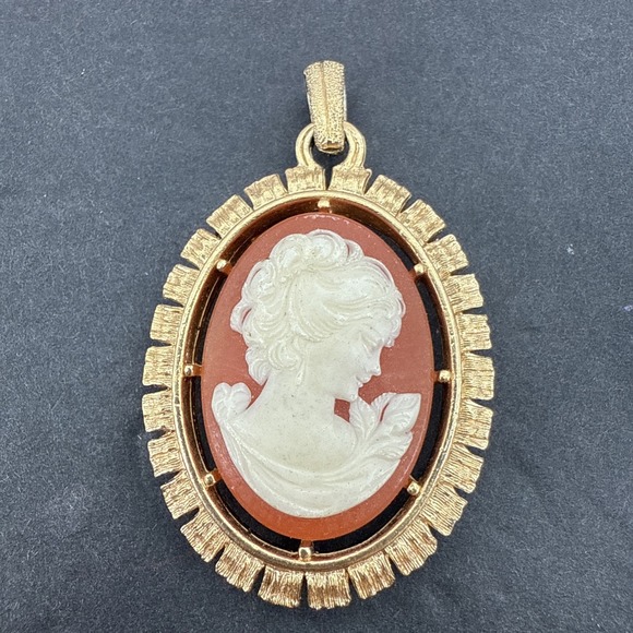 cameo Jewelry - Old Vintage Costume Cameo Pendant Necklace Charm No Chain